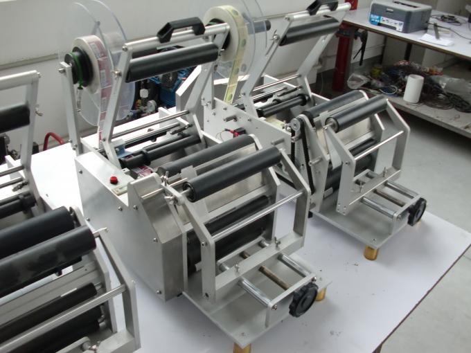 Lipnus lipdukas apvalaus butelio automatinė ženklinimo mašina 220V