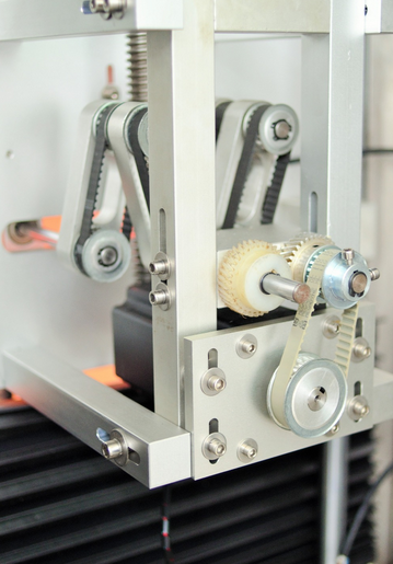 Dangtelio ir kūno sandarinimo susitraukiančių rankovių ženklinimo mašina su dviem galvutėmis