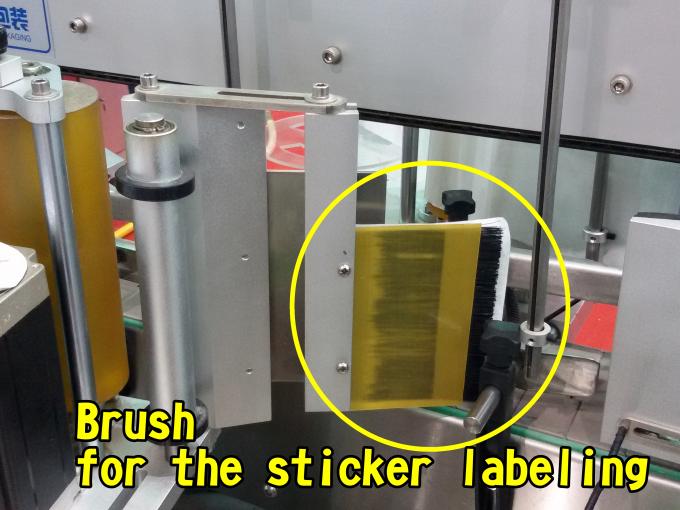 Plokščio paviršiaus automatinė maišelių gamyklų etikečių klijavimo mašina 60–350 vnt / min