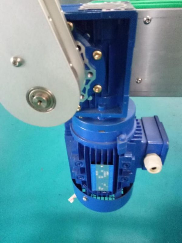 SUS304 Kabineto dviejų pusių kvadratinių butelių lipdukų etikečių klijavimo mašina su asmens higienos priemonėmis