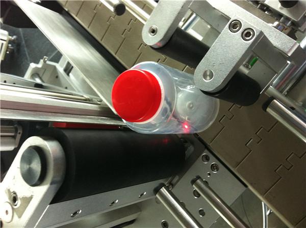 „Pawpaw“ / „Guava“ apvalaus butelio lipdukų ženklinimo mašina gėrimų laukui