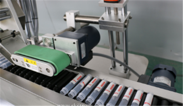 Servo variklio buteliuko lipdukų ženklinimo mašina, automatinis Sitkcer ampulės vamzdelis