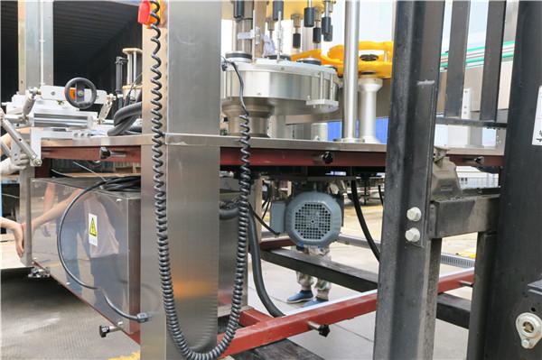 Apvalaus butelio sukamųjų lipdukų ženklinimo mašinos įrangos storis ≥ 30mm