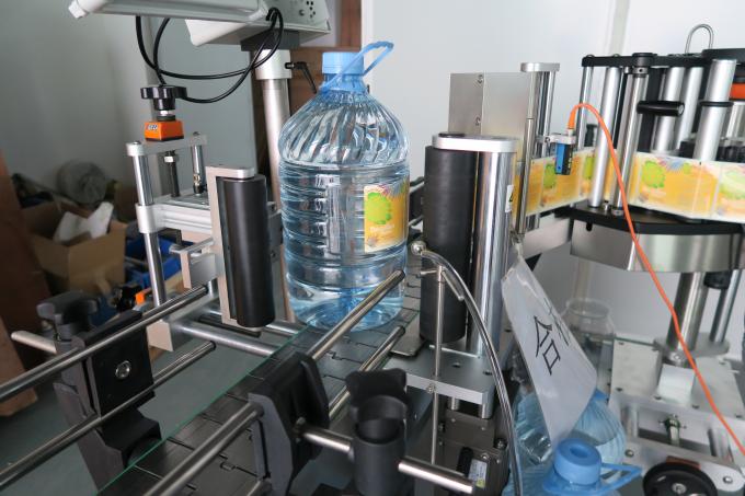 5L geriamojo vandens apvalių butelių lipdukų etikečių klijavimo mašina, lipnių etikečių klijavimo mašinos