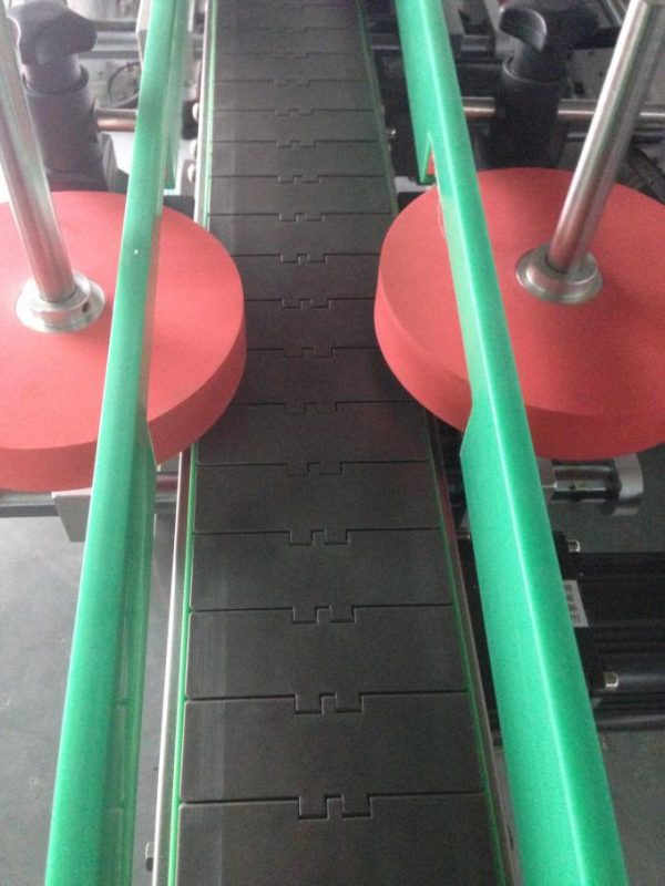 Automatinis etiketės užtaisas apvaliam / kvadratiniam / subuliforminiam buteliui