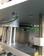 Aukštyn spaudžiamo mechanizmo viršutinių butelių automatinė butelių ženklinimo mašina su CE sertifikatu