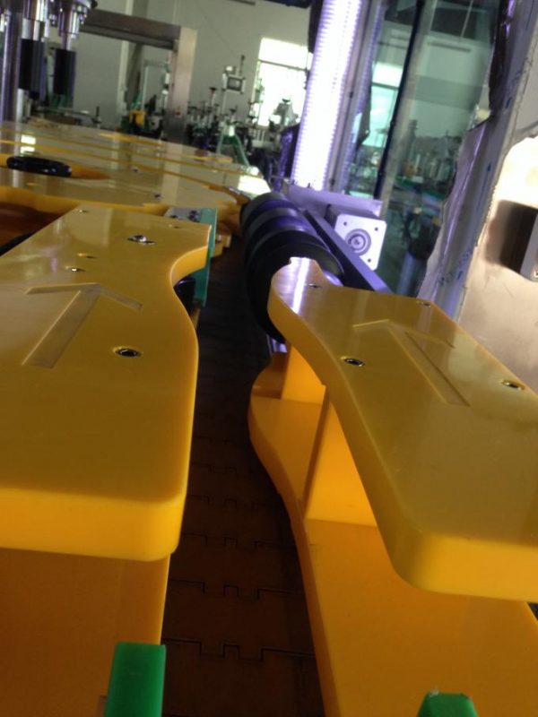 Didelės gamybos vyno / alaus butelių etikečių klijavimo mašina, apvalaus butelio etiketė