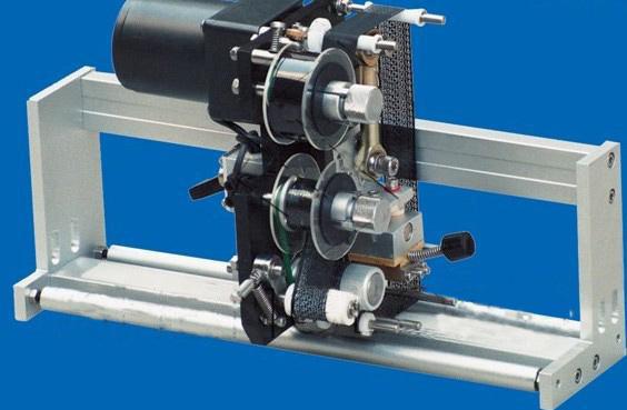 Didelio greičio dvigubo šono lipdukų etikečių klijavimo aparatas, automatinė apvalių / kvadratinių / plokščių butelių etikečių klijavimo mašina