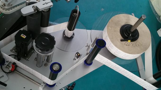 Ovalių maišelių ir butelių etikečių lipdukų užklijavimo priemonė, lipnių etikečių spausdinimo mašina su ilgu konvejeriu