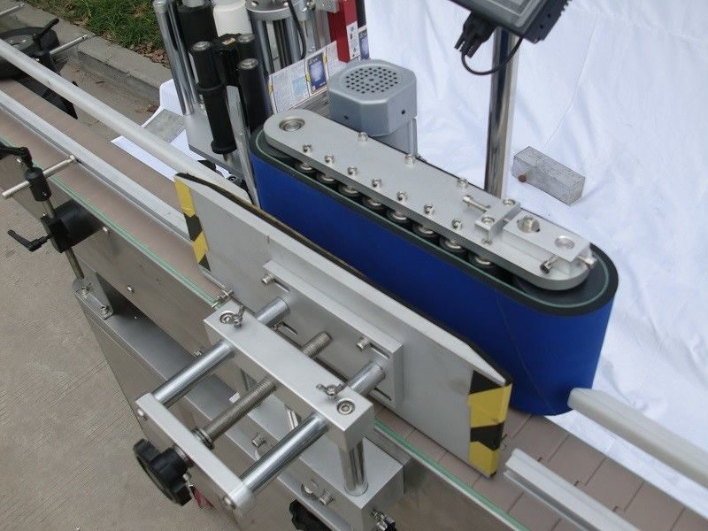 Kinijos aerozolių skardinių automatinė apvalių butelių etikečių klijavimo mašina 20–200 vnt / min buteliukų lipnių tiekėjų