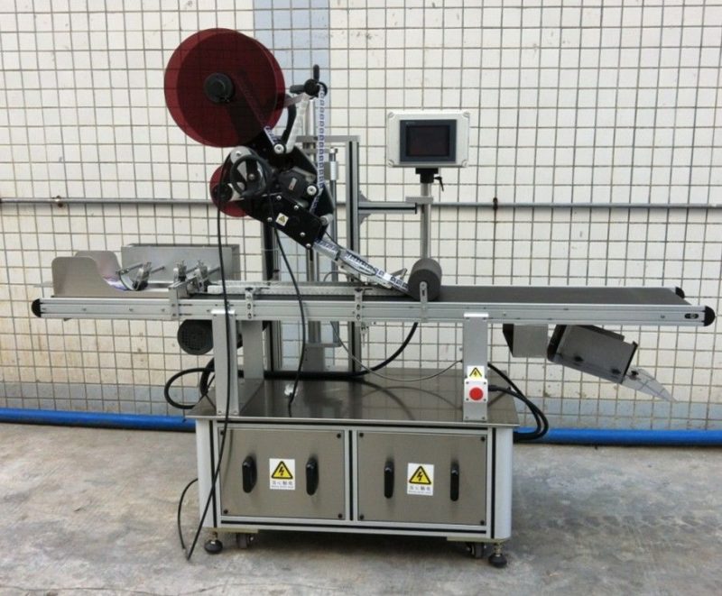 Kinijos viršų kaukių / neišklotų kartoninių / popierinių maišelių etikečių klijavimo mašina, plokščio paviršiaus etikečių klijavimo įrankių tiekėja