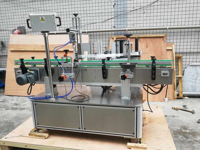 Kinijos „Pawpaw“ / „Guava“ apvalių butelių lipdukų etiketavimo mašina gėrimų laukams tiekėja