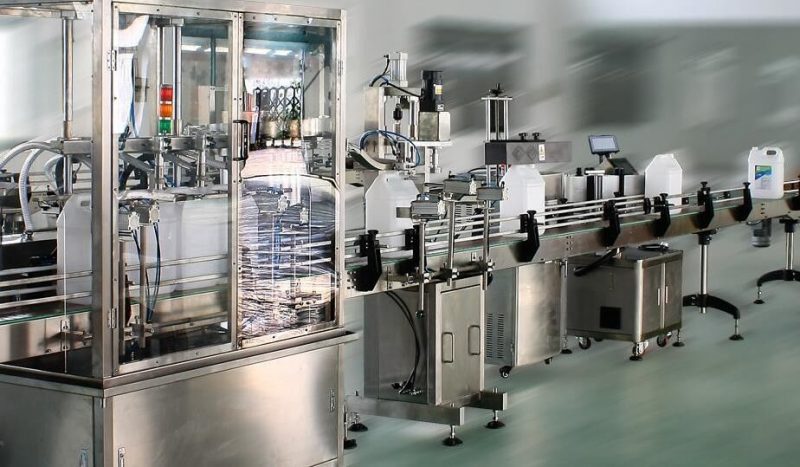 Kinijos didelės spartos dvigubo šono lipdukų etikečių klijavimo aparatas, automatinių etikečių gaminimo mašina apvalių / kvadratinių / plokščių butelių tiekėjui