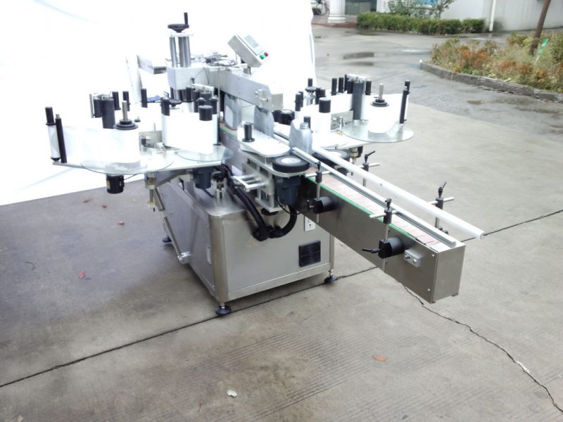 Kinijos ovalo formos maišelių ir butelių etikečių lipdukų aplikatorius, lipnių etikečių spausdinimo mašina su ilgu konvejerio tiekėju