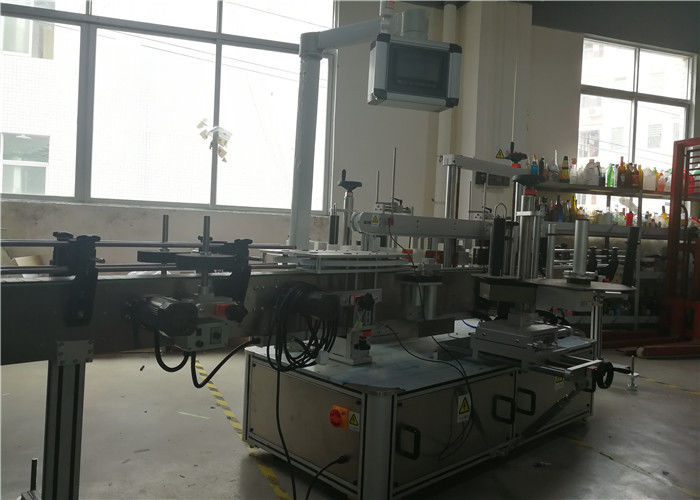 Kinijos lipniųjų lipdukų etikečių klijavimo mašina cheminių, vandens plastikinių butelių lazdelių 3 etikečių tiekėjui