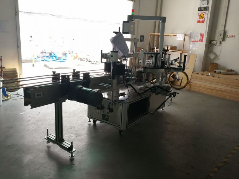 Kinijos plokščių butelių slėgiui jautri etikečių klijavimo mašina iš vienos ar dviejų pusių tiekėja